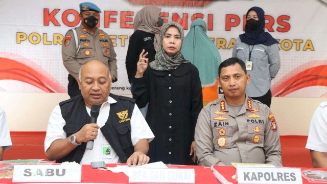 Konferensi pers Polres Metro Tangerang terkait penyelundupan narkotika jenis sabu jaringan India.