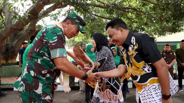 Panglima Kodam XIV/Hasanuddin, Mayor Jenderal TNI Totok Imam Santoso melakukan kunjungan kerja di Kabupaten Bantaeng, Minggu (5/2/2023). Foto: ist