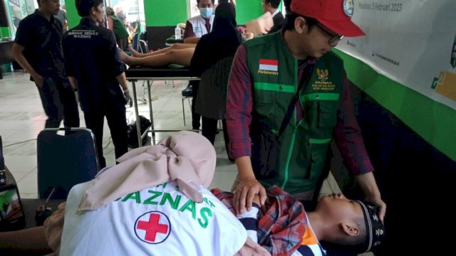 HMI Cabang Makassar bersama Baznas Kota Makassar menggelar sunatan massal. Foto: dok