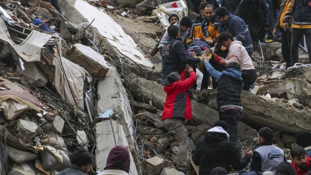 Suasana evakuasi korban gempa Turki. Foto: ist