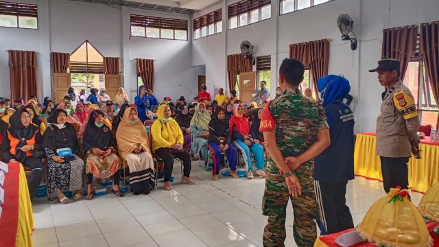 Sebayak 125 orang lanjut usia mengikuti gebyar vaksinasi covid-19 di kantor Kecamatan Batang, Kabupaten Jeneponto, Sulawesi Selatan, Jumat (10/2/2023). Foto: ist
