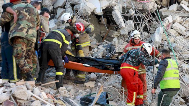 Evakuasi korban gempa di Turki dan Suriah 