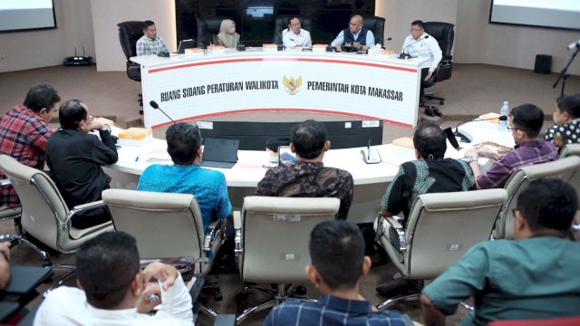 Sekda Kota Makassar, Muh. Anshar saat memimpin rapat persiapan APEKSI, di Ruang Sipakalebbi, Jumat (10/02/2023).