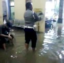 Banjir Kepung Makassar, Tiga Polsek hingga Ruang Tahanan Terendam Air
