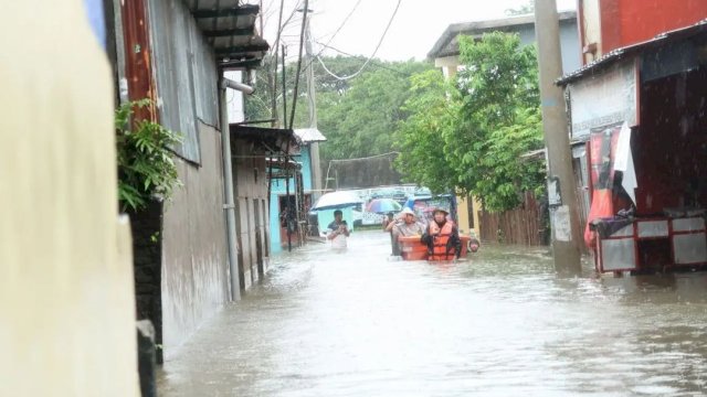Cuaca buruk landa Kota Makassar hingga menyebabkan sejumlah wilayah terdampak banjir/Ist