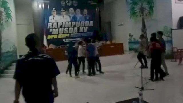 Rapimpurda dan Musda ke-15 DPD KNPI Kabupaten Jeneponto, Sulawesi Selatan, yang berlangsung di Gedung Sipitangari, Senin (13/2/2023) berlangsung ricuh.