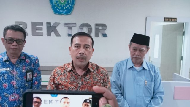 Ket. Ketua Ombudsman RI, Mokhammad Najih saat diwawancarai oleh awak media. Foto: Portalmedia.id/Reza
