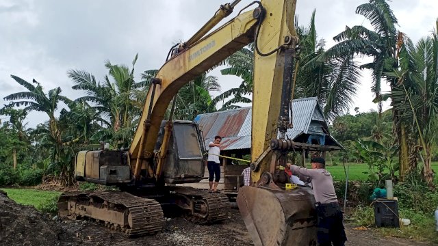 mobil alat berat salah satu tambang galian c diduga ilegal di Kabupaten Jeneponto, Sulawesi Selatan, mulai ditertibkan. (IST).