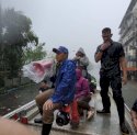 Hujan Lebat Belum Reda, Wali Kota Makassar Instruksikan OPD Siaga Bantu Warga Terdampak Banjir