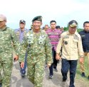 Bupati Iksan Iskandar Dampingi Panglima Divisi Infanteri 3 Kostrad Tinjau Latihan Penyegaran