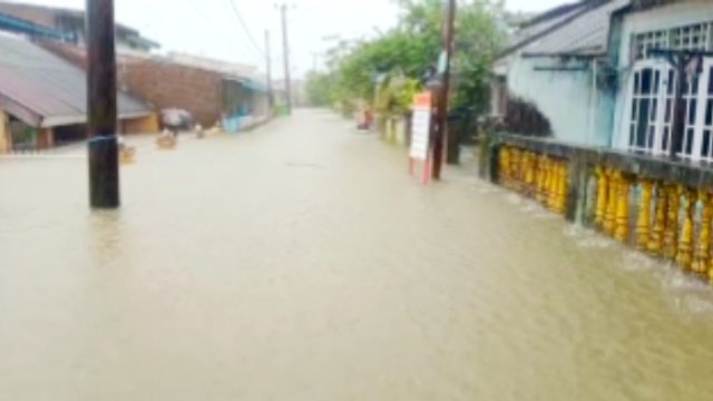 Kondisi pemukiman warga yang terendam air dengan ketinggian mencapai kurang lebih 1,5 meter (Portal Media/Reza)