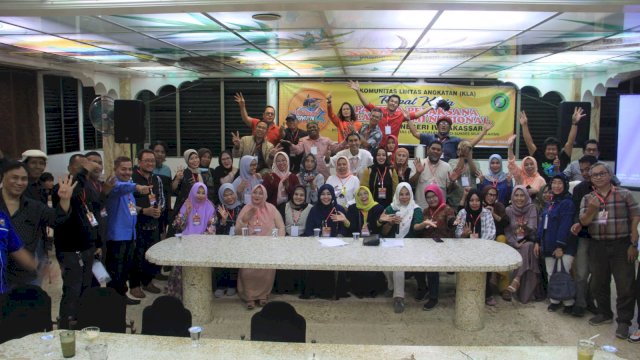Panitia Pelaksana Silaturahmi Nasional (Silatnas) Lintas Alumni SMPN 4 Makassar, menggelar rapat koordinasi dalam rangka menuju perhelatan akbar tersebut, di Rumah Makan (RM) Ulu Juku, Jalan Prof Abdurahman Basalamah.