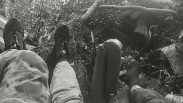 Potongan video yang meperlihatkan kaki yang bersimbah darah deri peristiwa kecelakaan helikopter rombingan Kapolda Jambi. Foto: ist 