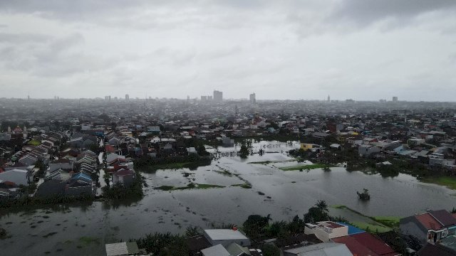Penampakan banjir Kota Makassar akibat hujan deras yang menguyur kota ini. (Irham/IST) 