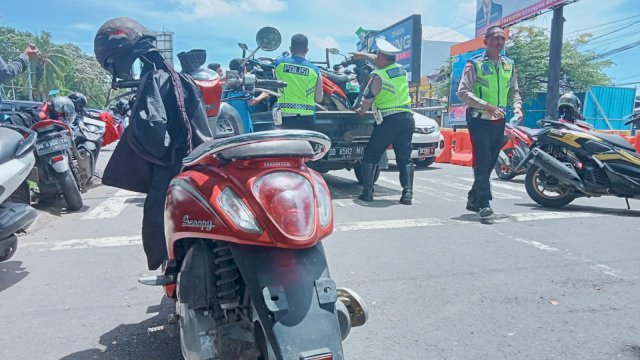Sejumlah kendaraan roda dua yang diamankan jajaran Satlantas Polrestabes Makassar saat operasi keselamatan Pallawa  2023 (Portal Media/Reza)