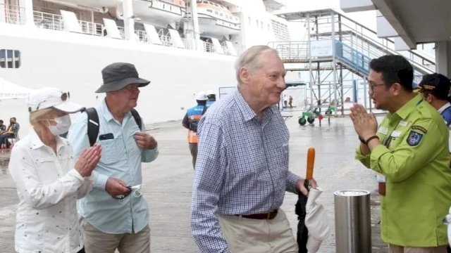 Kapal pesiar Silver Muse singgah di Pelabuhan Makassar, Rabu, 22 Februari 2023.