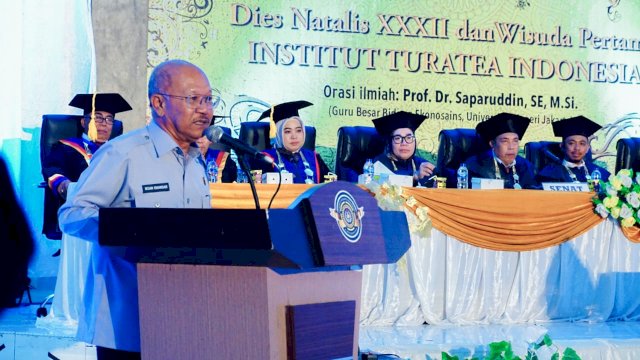 Bupati Kabupaten Jeneponto, Sulawesi Selatan, Iksan Iskandar bersama sejumlah tokoh menghadiri Dies Natalis XXXII Institut Turatea Indonesia Jeneponto, digedung Sipitangarri, Rabu, (22/2/2023). Foto: ist