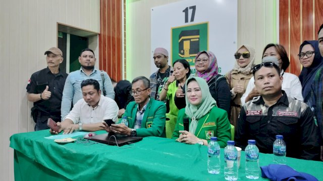 Bacaleg PPP Kota Makassar Gerhanita Syam saat mengembalikan formulir  pendaftaran Bacaleg di DPC PPP Kota Makassar, Jl Syarif Al-Qadri, Kecamatan Makassar, Rabu (22/2/2023)/Ist