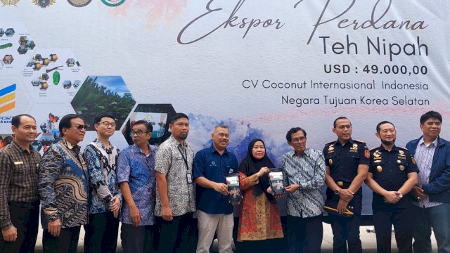 Ekspor perdana teh nipah asal Sulsel ke Korea Selatan.
