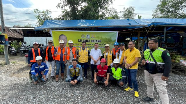Anggota Komisi V DPR RI, Hamka B Kady, meninjau progres pengerjaan jalan nasional poros Sungguminasa - Jeneponto, Jumat, 24 Februari 2023.