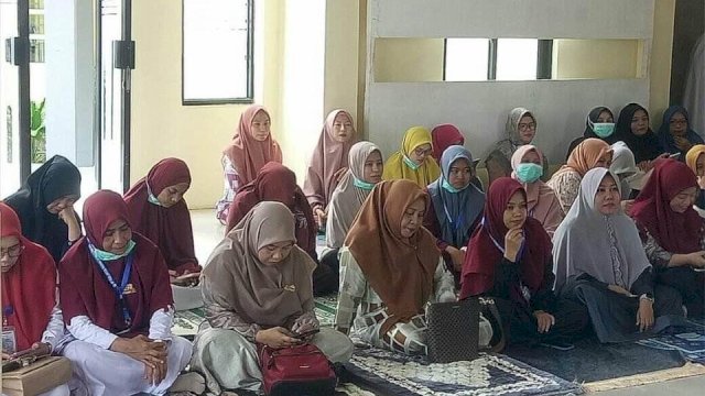 Rumah Sakit Umum Daerah (RSUD) Lanto Dg Pasewang, Kabupaten Jeneponto, Sulawesi Selatan, menggelar peringatan Isra Mi'raj di Masjid Nur Asy Syifa, Jumat (24/2/2023). Foto: ist