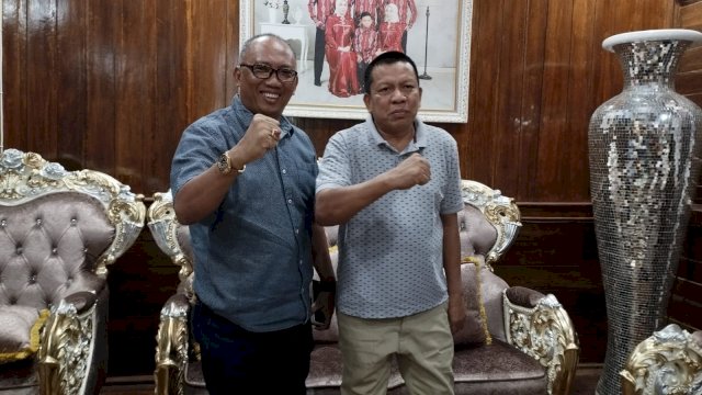 Alamsyah Mahadi Kulle/AMK (kanan) bersama Ashari Fakhsirie Radjamilo/AFR (kiri), menyatakan sikap menjadi pasangan untuk bertarung pada Pemilihan Kepala Daerah (Pilkada) di Kabupaten Jeneponto, Sulawesi Selatan, pada 2024 mendatang. Foto: ist
