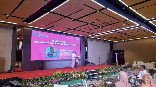 Kepala Divisi Pemasaran Domestik PT Bio Farma Fitri Puspadewi saat memperkanalkan CerviScan, alat pendeteksi dini terhadap Human Pappilomavirus ( HPV ) virus mematikan yang menyebab kanker serviks pada perempuan(Portal Media/Fitri)