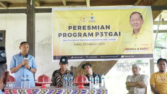 Anggota Komisi V DPR RI, Hamka B Kady, saat meresmikan program P3TGAI, dalam kunjungan kerjanya ke Sulsel, baru-baru ini.