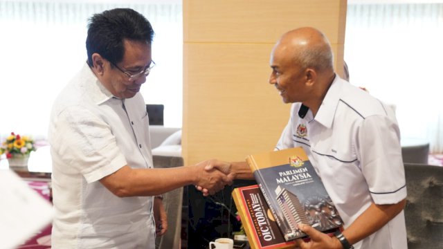 Penjabat Sekertaris Daerah (Sekda) Provinsi Sulsel, Andi Aslam Patonangi, menerima kunjungan jajaran civitas akademika University Teknologi Malaysia, di Baruga Lounge, Kantor Gubernur Sulsel, Rabu, 1 Maret 2023.