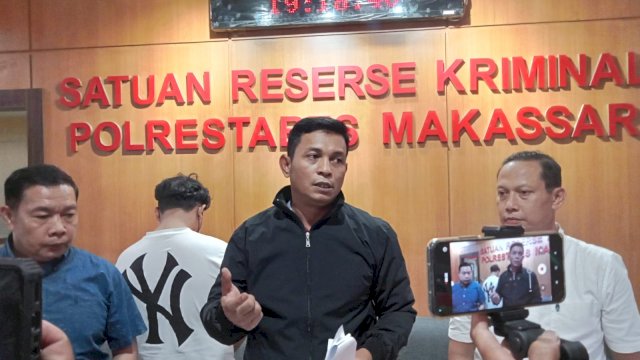 Kasatreskrim Polrestabes Makassar, AKBP Ridwan JM Hutagaol saat ekspose di gedung Satreskrim Polrestabes Makassar . Portalmedia.id/Reza