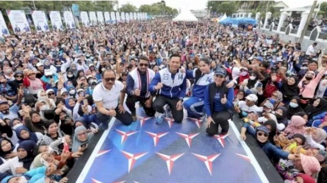 Ketum Partai Demokrat Agus Harimurti Yudhoyono saat menyambangi Mamuju, Sulbar disambut ribuan warga. Foto: Dok. DPP Partai Demokrat