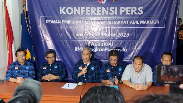 Ketua Umum Partai Prima Agus Jabo Priyono dalam jumpa pers. pada Jumat (3/3/2023). Foto: dok merdeka