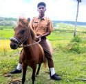 Motornya Mogok, Siswa di NTT Tunggangi Kuda ke Sekolah