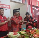 Berkunjung ke Makassar, Sekjen DPP PDIP Beri "Kado" Spesial untuk Rektor UNM