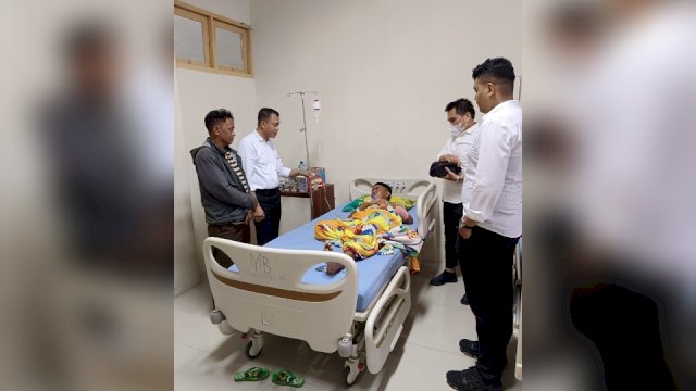 Korban pembusuran yang dimintai keterangan oleh polisi saat menjalani perawatan intensif di Rumah Sakit (RS)/Ist