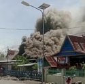 Pagi-pagi Warga Dikagetkan Kobaran Api, 2 Unit Rumah Panggung di Jeneponto Ludes