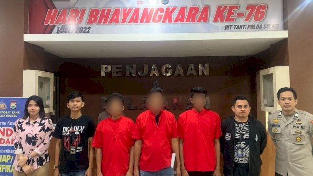  Ketiga pelaku yang menggunakan baju tahanan berwarna merah saat diamankan aparat kepolisian (ist)