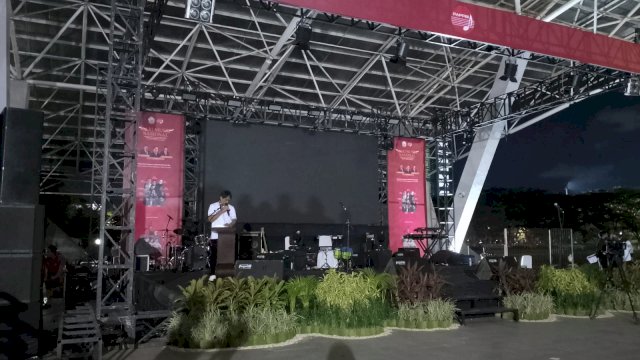 Sebutan Ketua Panitia yang dibantu pencahayaan lewat liting (Portal Media/ Gita)