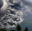 Gunung Merapi Kembali Luncurkan Awan Panas Guguran pada Minggu Dini Hari