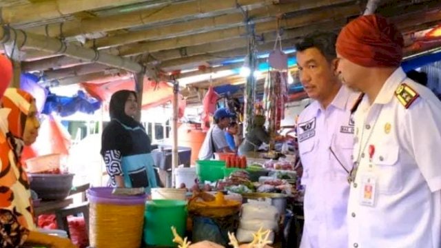 Kepala Bagian Ekonomi Sekertariat Daerah (Setda) Jeneponto, Amiruddin Abbas (kiri). (IST).
