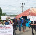 Puluhan Warga Demo di DPRD Bone, Tak Terima Kadusnya Diberhentikan Sepihak oleh Kades