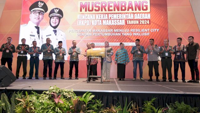 Pembukaan Acara Musrebang Pemkot Makassar oleh Asisten III Pemprov Sulsel Tautoto Tana Ranggina bersama Ketua TP PKK Kota Makassar Indira Yusuf Ismail&nbsp;. (Foto : Humas)