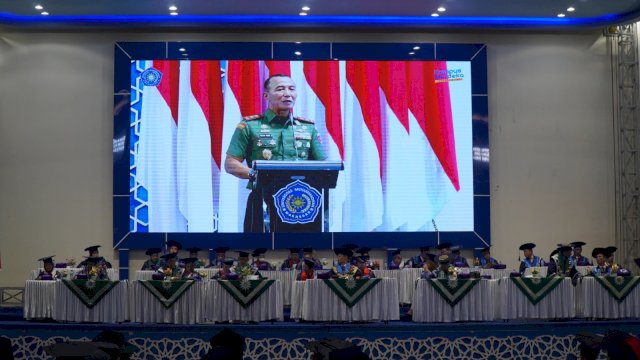 Hadiri Acara Wisuda Unismuh, Pangdam XIV Hasanuddin Beri Motivasi tentang Kerja Keras