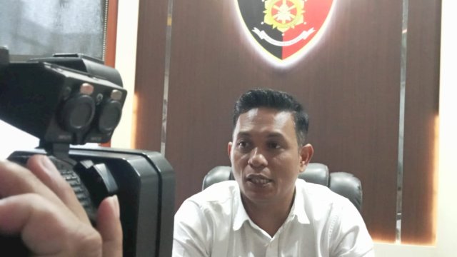 Kasatreskrim Polrestabes Makassar, AKBP Ridwan JM Hutagaol saat diwawancarai awak media beberapa waktu lalu. Foto: Portalmedia.id/Reza