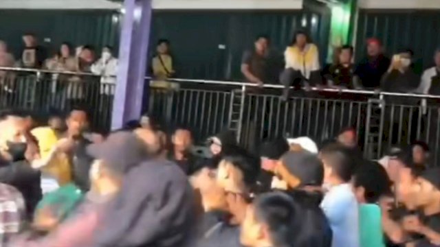 Tangkapan layar kericuhan di Pasar Butung Makassar. Foto: ist