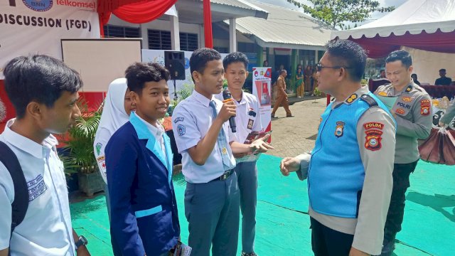 Biro SDM Polda Sulsel saat melaksanakan Sosialisasi Penerimaan Anggota Polri TA 2023 ke siswa SMA Negeri 14 Gowa Kecamatan Somba Opu Kabupaten Gowa , Selasa (21/03/2023)/Ist