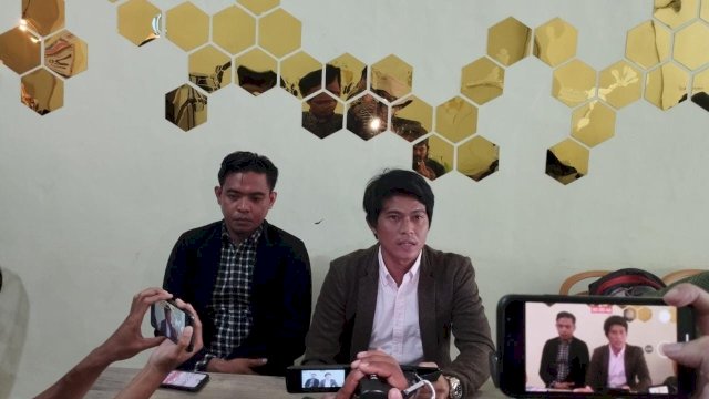 Kuasa hukum SS, Hardiyanto saat memberi klarifikasi terkait tuduhan pelecehan ke kliennya. (Portal Media/Irham) 
