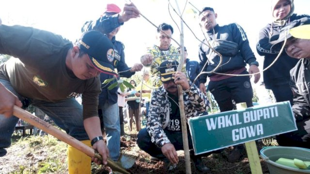 Pemkab Gowa menanam 4.000 pohon berbagai jenis di Kawasan Hutan Produksi. Foto: Ist