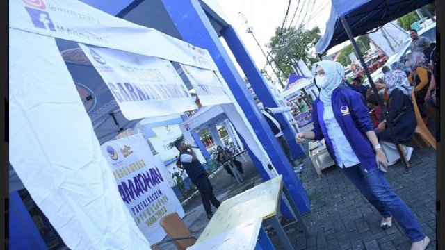 Ketua DPD Nasdem Kota Makassar, Andi Cicu saat memantau pasar Ramadan partai yang dipimpinnya. (Ist)