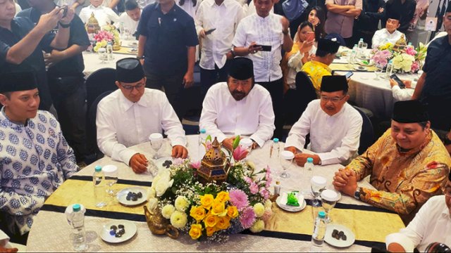 Buka puasa NasDem terliat ada Surya Paloh, Airlangga Hartarto, Anies Baswedan, JK, AHY dalam satu meja